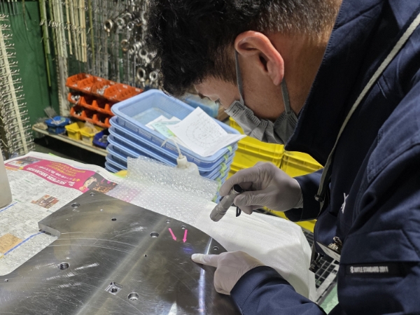 トラブルを未然に防ぐ
「受入検査」と
徹底した「品質管理」 | 長尺・大型無電解ニッケルメッキ.com トラブルを未然に防ぐ
「受入検査」と
徹底した「品質管理」 | 長尺・大型無電解ニッケルメッキ.com